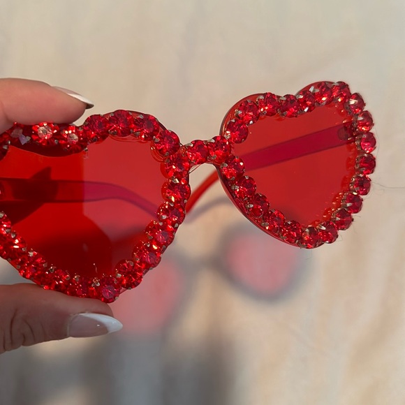 Heart shaped sunglasses with rhinestones - Picture 1 of 2